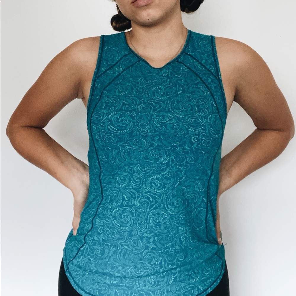 Lululemon sculpt tank.
